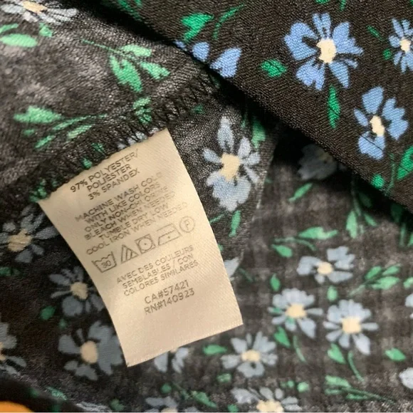 🎁LOFT Floral Print ruffle tie neck Blouse shirt/top Black & Blue petite small SP - Picture 7 of 8